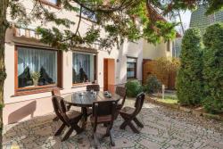 noclegi Łukęcin Holiday House "Słoneczna" with Garden by Noclegi Renters