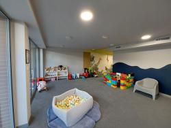 noclegi Rewal Apartament Olive Rewal z dostępem do basenu