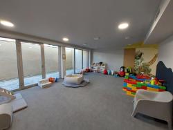 noclegi Rewal Apartament Olive Rewal z dostępem do basenu