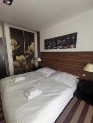 noclegi Kołobrzeg Apartament prywatny salon z aneksem kuchennym i sypialnią w hotelu Diva