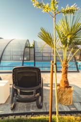 noclegi Rewal RResort - Klimatyzowane domki nad morzem - BASEN I SAUNA