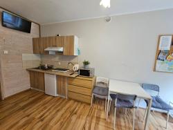 noclegi Sztutowo Miniapartament pokój z aneksem i tarasem na parterze, parking, jacuzzi, plac zabaw, Sztutowo 884#90#09#01