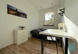 noclegi Gdańsk Sobieski Room - Peaceful Retreat, 10 Minutes to Gdańsk Old Town & Seaside