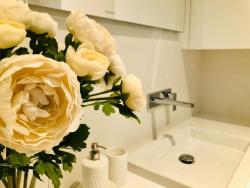 noclegi Gdańsk Baltic Riviera Apartments - luxurious apartment with patio and river view