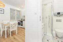 noclegi Gdynia Charming Apartment Świętojańska in Gdynia by Noclegi Renters