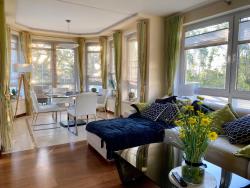 noclegi Międzyzdroje Seaside Apartment with Parking & AC - 150 m to the Beach by Noclegi Renters
