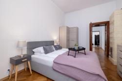 noclegi Kraków Spacious, 2 Bedrooms Apartment Cracow City Centre by Renters