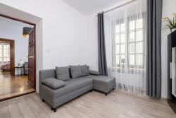 noclegi Kraków Spacious, 2 Bedrooms Apartment Cracow City Centre by Renters