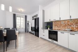 noclegi Kraków Spacious, 2 Bedrooms Apartment Cracow City Centre by Renters