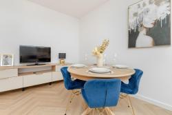 noclegi Gdańsk Bright Beige Apartment with Furnished Balcony and Parking in Gdańsk by Noclegi Renters