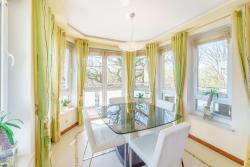 noclegi Międzyzdroje Seaside Apartment with Parking & AC - 150 m to the Beach by Noclegi Renters