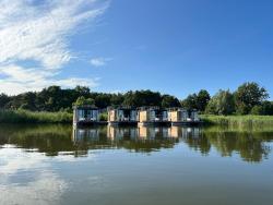 noclegi Łazy Houseboat in azy by Lake Jamno and Sea