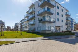 noclegi Kołobrzeg Seaside Porta Mare Apartment with Balcony Kołobrzeg by Renters