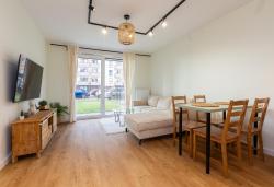 noclegi Gdańsk Letnicka Cosy Apartment with Garden by BookingHost
