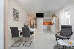 noclegi Rogowo Apartment MiAMar in Rogowo with Furnished Terrace and Parking by Renters