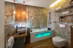 noclegi Kraków Premium Apartment for Old Town & Jewish Quarter - Balcony, Jacuzzi and Pool