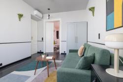 noclegi Kraków Apartment in Cracow Center with Air Conditioning, Desk and Balcony by Renters