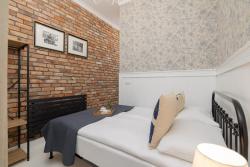 noclegi Kraków Dietla One Bedroom Apartments with Air Conditioning & Balcony by Renters