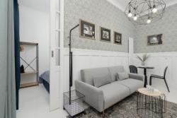 noclegi Kraków Dietla One Bedroom Apartments with Air Conditioning & Balcony by Renters