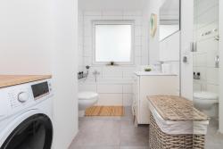noclegi Gdańsk Bright Apartment with Private Garden and Accepting Pets by Noclegi Renters