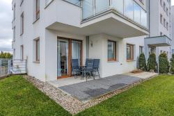 noclegi Gdańsk Bright Apartment with Private Garden and Accepting Pets by Noclegi Renters
