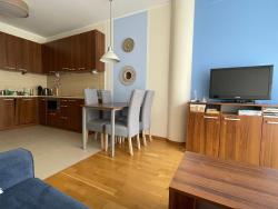 noclegi Jastrzębia Góra Klimatyzowany apartament przy plaży - 2 sypialnie, basen, garaż, Villa 4 Pory Roku