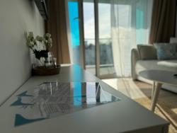 noclegi Kołobrzeg 4SUMMER BLUE MARIS White Blue Sauna & Fitness & Parking 100 metrów do pięknej szerokiej piaszczystej plaży, 100 Meter zu einem schönen breiten Sandstrand