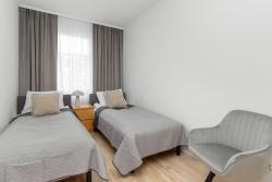 noclegi Gdańsk Two Bedroom Apartment in Gdańsk with Desk for Remote Work and Bathtub by Noclegi Renters