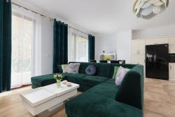 noclegi Wisełka Spacious Apartment in Wisełka with Parking and Seasonal Swimming Pool by Renters Prestige