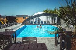 noclegi Rewal RResort Holiday Homes - HEATED Swimming Pool & Sauna