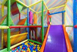 noclegi Ustka Apartamenty Bałtyckie - Grand Baltic - WIFI, Klimatyzacja, Sala Zabaw, Taras wypoczynkowy, centrum Ustki