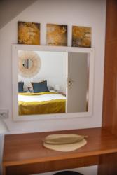 noclegi Pobierowo Apartament ,szeregowy domek obok lasu z tarasem i dwoma sypialniami , 800 metrów od plaży