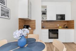 noclegi Gdańsk Nowoczesny Apartament z Parkingiem Nowa Letnica Gdańsk by Renters Prestige