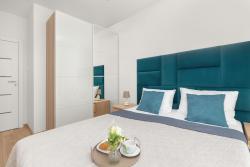 noclegi Gdańsk Nowoczesny Apartament z Parkingiem Nowa Letnica Gdańsk by Renters Prestige