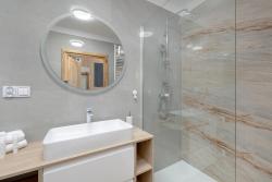 noclegi Dziwnów Eleganckie Studio Basen, Fitness & Balkon by Noclegi Renters
