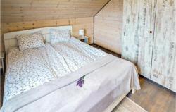 noclegi Karwia Cozy Home In Karwia With Heated Swimming Pool