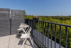 noclegi Jastrzębia Góra Stylish Seaside Apartment with Terrace & Parking in Jastrzębia Góra by Noclegi Renters