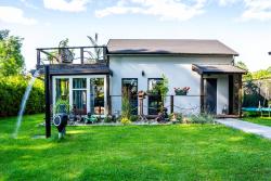 noclegi Kołczewo Holiday Home Small Vegas- JACUZZI AND GARTEN FOR EXCLUSIVE USE