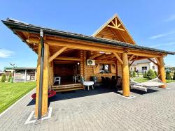 noclegi Karwieńskie Błoto Dom Wakacyjny Złoto Północy na wyłączność, parking, plac zabaw, tarasy