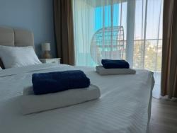 noclegi Kołobrzeg 4SUMMER BLUE MARIS White Blue Sauna & Fitness & Parking 100 metrów do pięknej szerokiej piaszczystej plaży, 100 Meter zu einem schönen breiten Sandstrand