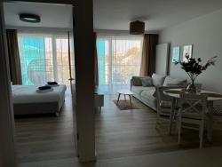 noclegi Kołobrzeg 4SUMMER BLUE MARIS White Blue Sauna & Fitness & Parking 100 metrów do pięknej szerokiej piaszczystej plaży, 100 Meter zu einem schönen breiten Sandstrand