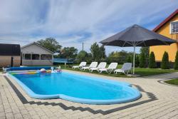 noclegi Gąski Comfortable apartment, 5 bedrooms, summer pool