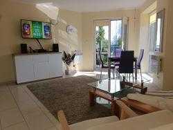 noclegi Ustronie Morskie Komfortowy 3-pokojowy apartament 6 osobowy, 70m od morza w Ustroniu Morskim z basenem w sezonie