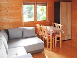 noclegi Wrzosowo Bungalow with Terrace and Scenic Grounds