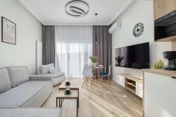 noclegi Dziwnów Cozy Studio with River View Spadochroniarzy with Parking & SPA by Noclegi Renters
