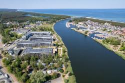 noclegi Dziwnów Cozy Studio with River View Spadochroniarzy with Parking & SPA by Noclegi Renters