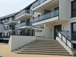 noclegi Jantar Flatbook Apartament Jantar Resort z Parkingiem, Placem Zabaw, Strefą Sportową i Wiatą Grillową