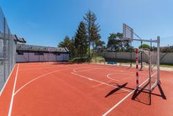 noclegi Jantar Flatbook Apartament Jantar Resort z Parkingiem, Placem Zabaw, Strefą Sportową i Wiatą Grillową
