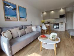 noclegi Jantar Flatbook Apartament Jantar Resort z Parkingiem, Placem Zabaw, Strefą Sportową i Wiatą Grillową