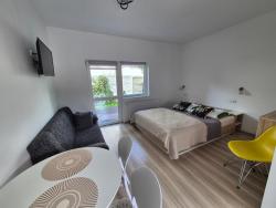 noclegi Pobierowo Noclegi u Loni- pokoje studio w zacisznym centrum nad morzem z parkingiem